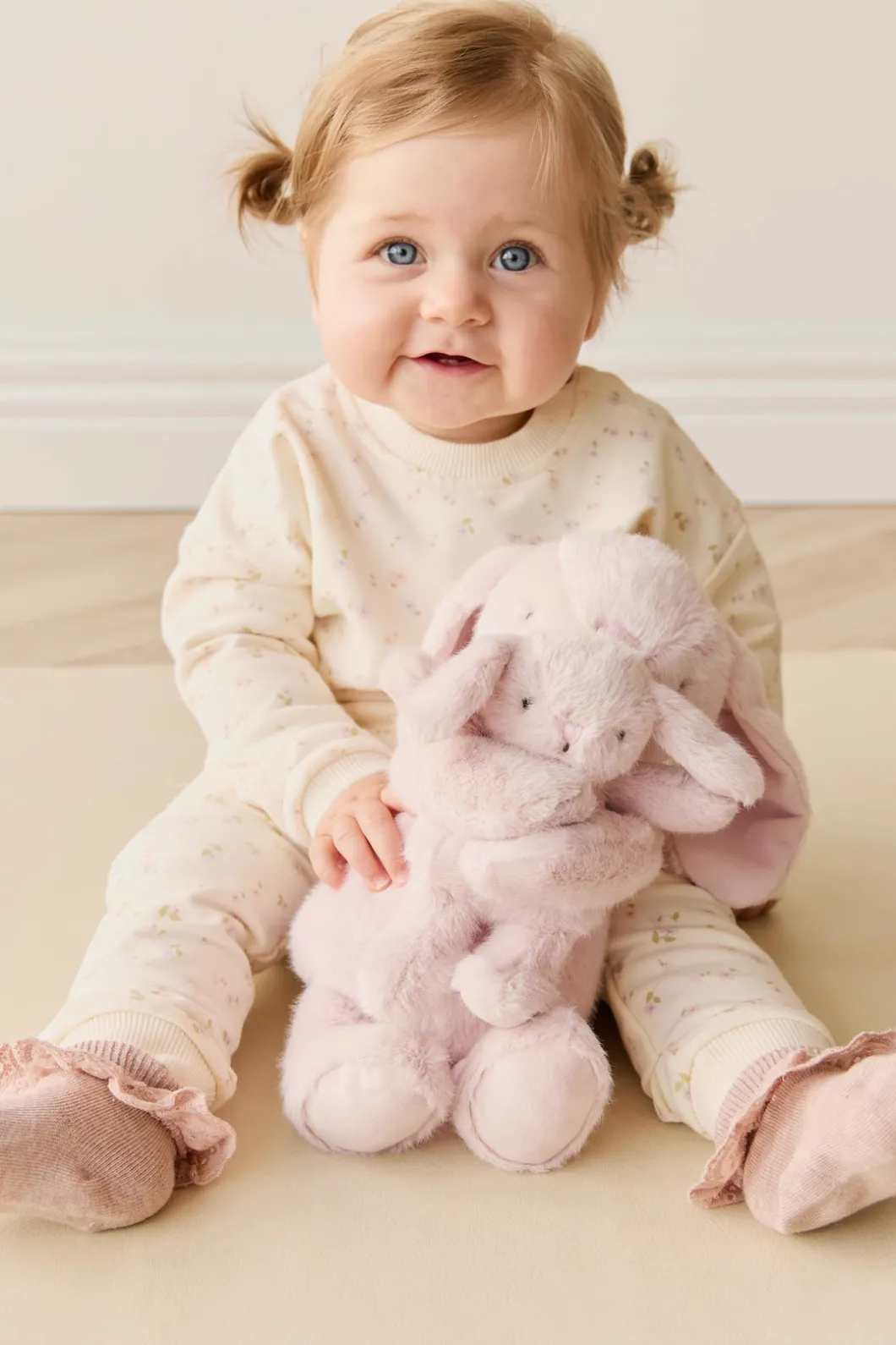 Snuggle Bunnies - Frankie the Hugging Bunny - Blossom